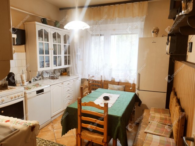 Eladó családi ház, Szegeden 92.9 M Ft, 4 szobás