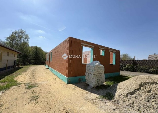 Eladó családi ház, Ócsán 94.9 M Ft, 4 szobás