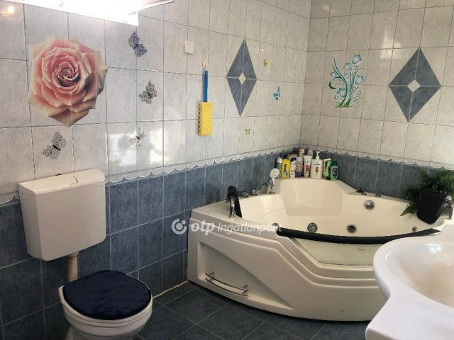 Eladó családi ház, Békéscsabán 45 M Ft, 5 szobás
