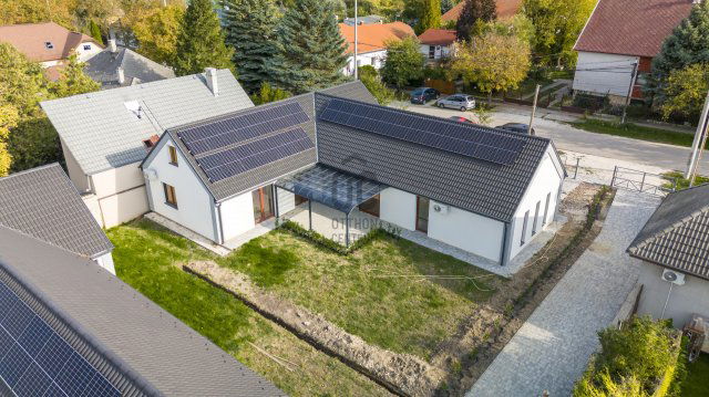 Eladó családi ház, Biatorbágyon 245 M Ft, 5 szobás
