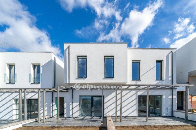 Eladó ikerház, Mogyoródon 113.99 M Ft, 4 szobás