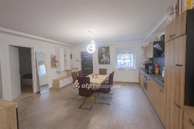 Eladó családi ház, Ercsiben 45 M Ft, 1+2 szobás