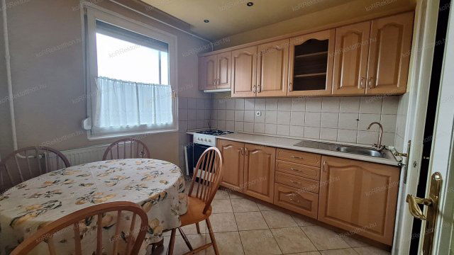 Eladó téglalakás, Jászberényben 61 M Ft, 1+3 szobás