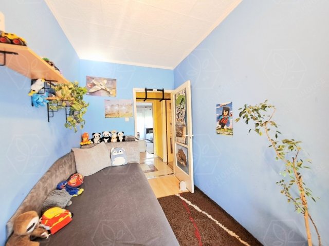 Eladó panellakás, Nyíregyházán 47.9 M Ft, 4 szobás