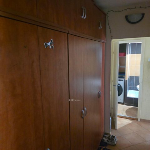 Eladó panellakás, Debrecenben 48 M Ft, 1+2 szobás