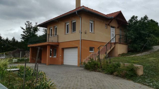Eladó családi ház, Siófokon 119 M Ft, 13 szobás