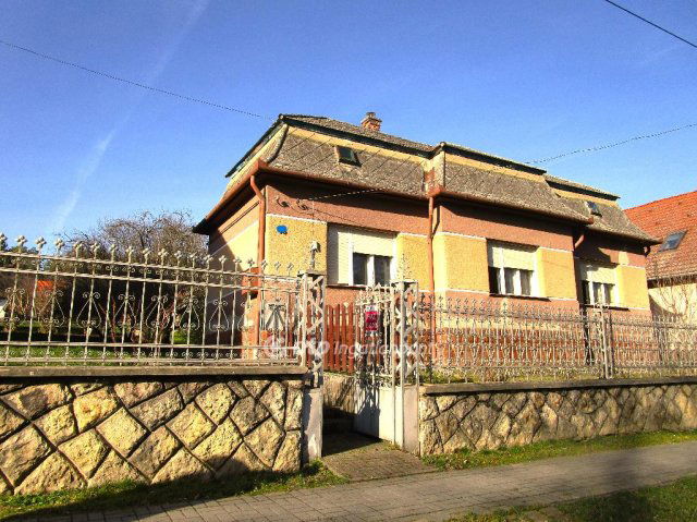 Eladó családi ház, Szennán 34.9 M Ft, 4+1 szobás