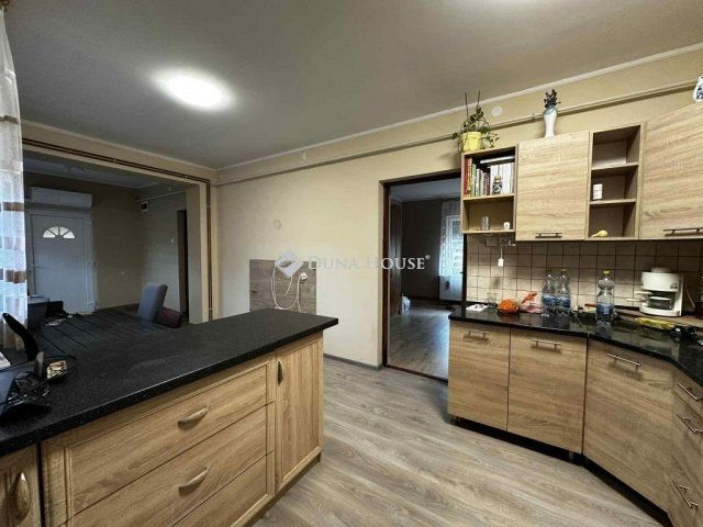 Eladó családi ház, Pincehelyen 29.5 M Ft, 3 szobás