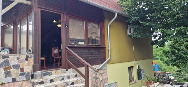 Eladó családi ház, Esztergomban 110 M Ft, 4 szobás