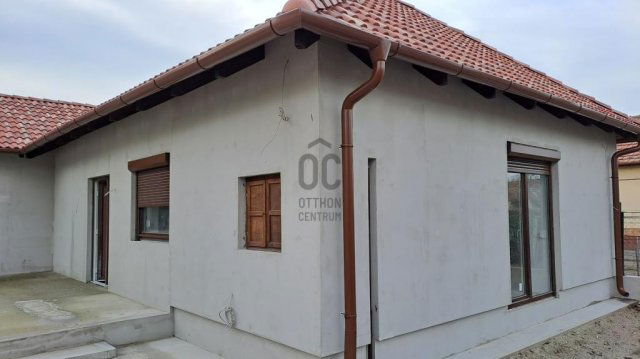 Eladó családi ház, Cegléden 55.5 M Ft, 3 szobás