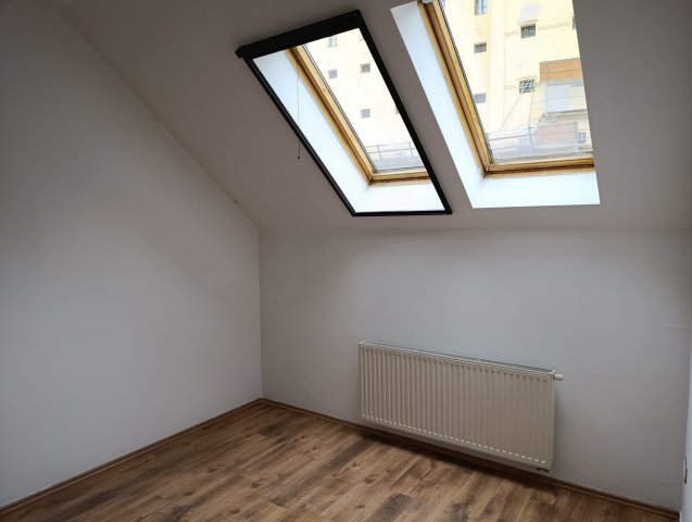 Eladó téglalakás, Veszprémben 74 M Ft, 2 szobás
