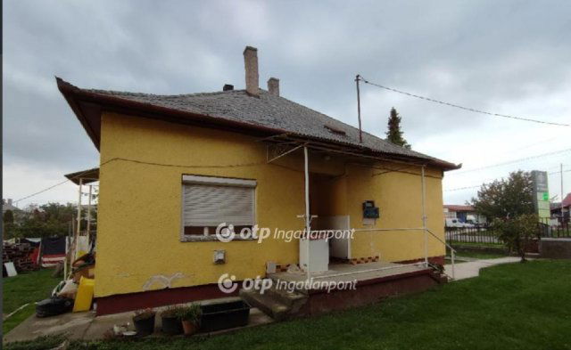 Eladó családi ház, Etyeken 66.5 M Ft, 3 szobás