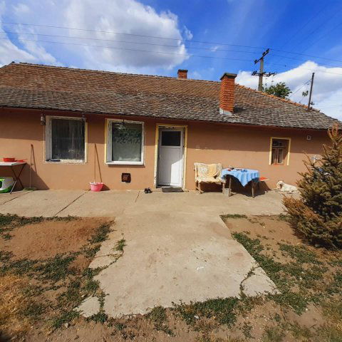 Eladó családi ház, Cserkeszőlőn 14 M Ft, 2 szobás