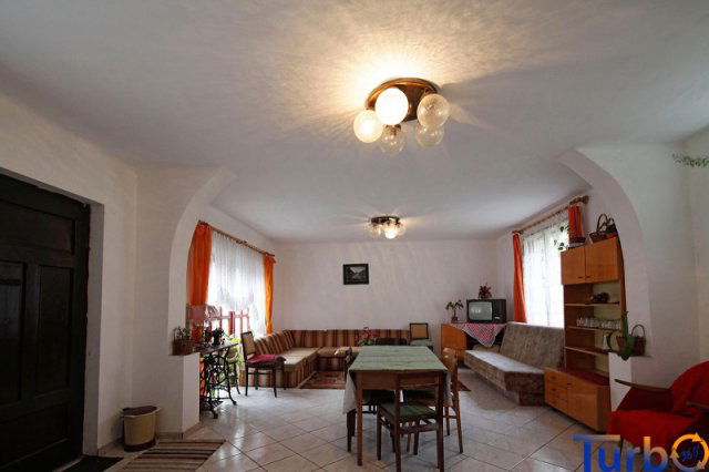 Eladó családi ház, Dunaföldváron 64.9 M Ft, 11 szobás