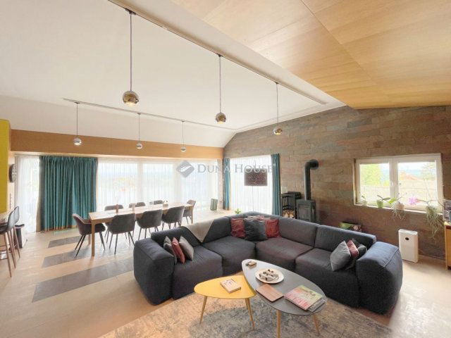 Eladó családi ház, Szentendrén 229.9 M Ft, 3 szobás