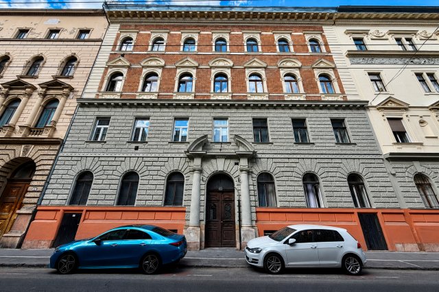 Eladó családi ház, Budapesten, VI. kerületben 73.9 M Ft