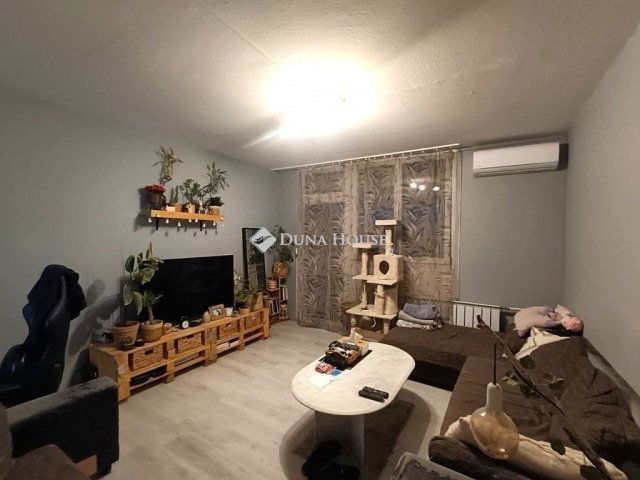 Eladó panellakás, Kecskeméten 50 M Ft, 3 szobás