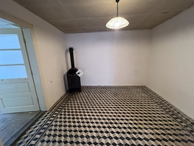 Eladó családi ház, Nyergesújfaluban 24.9 M Ft, 2 szobás