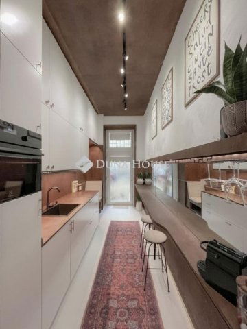 Eladó téglalakás, Budapesten, VII. kerületben 62.9 M Ft