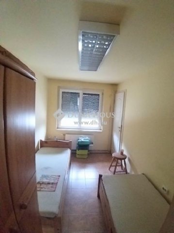 Eladó ipari ingatlan, Szigetújfalun 250 M Ft