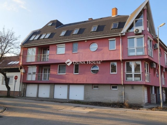 Eladó téglalakás, Kecskeméten 82 M Ft, 2+1 szobás