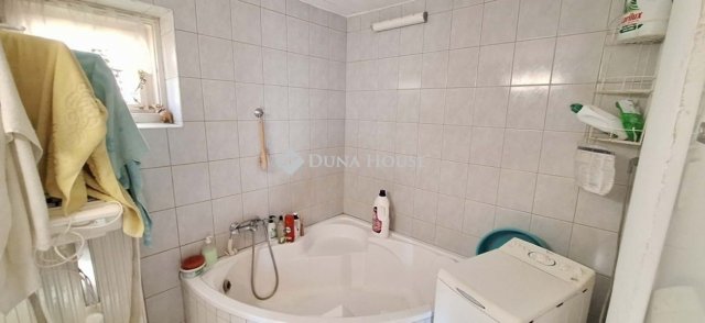 Eladó ikerház, Pécsett 29 M Ft, 2 szobás / költözzbe.hu