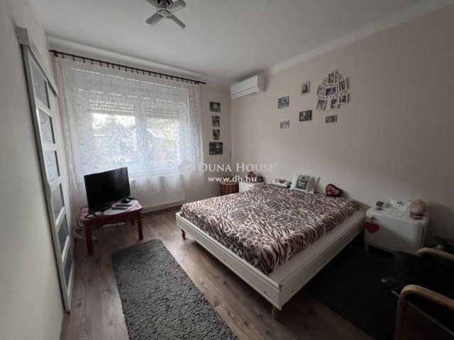 Eladó családi ház, Nyergesújfaluban 89.9 M Ft, 4 szobás