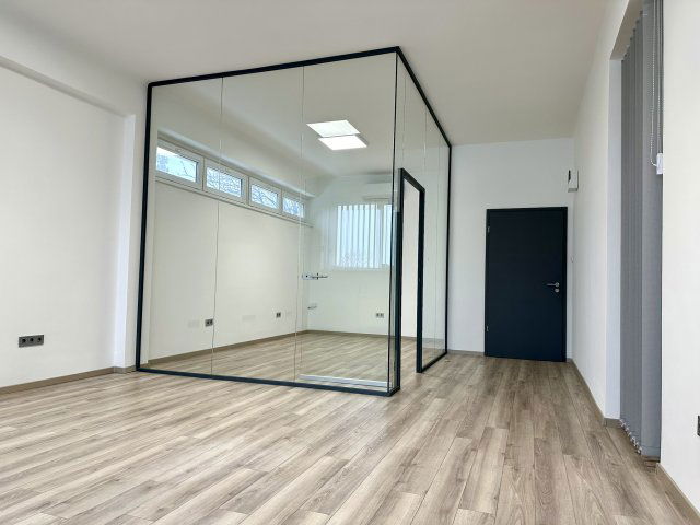 Kiadó iroda, Győrött 166 E Ft / hó, 2 szobás