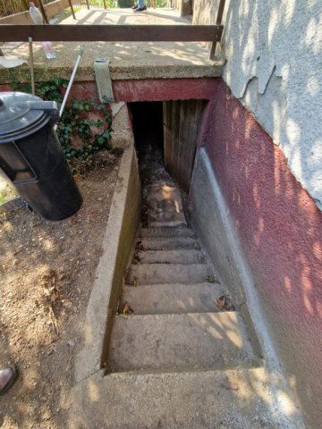 Eladó családi ház, Érden 50 M Ft, 2 szobás