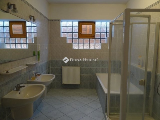 Eladó családi ház, Budapesten, XVIII. kerületben 170 M Ft