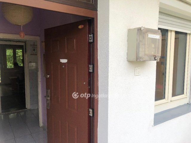 Eladó téglalakás, Ajkán 26.7 M Ft, 1 szobás