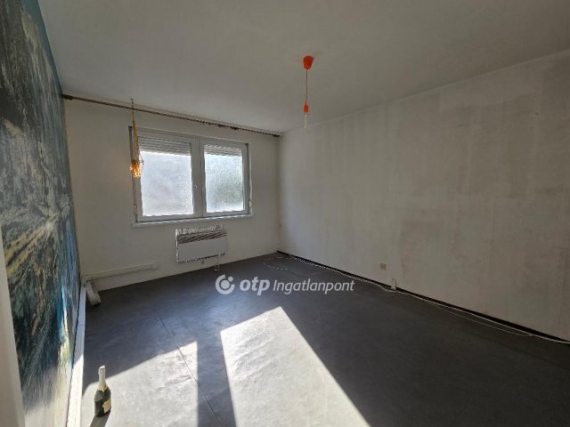 Eladó panellakás, Mezőhegyesen 16.3 M Ft, 2+2 szobás