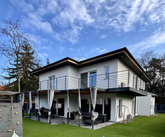 Eladó családi ház, Dunakeszin 239 M Ft, 5+1 szobás