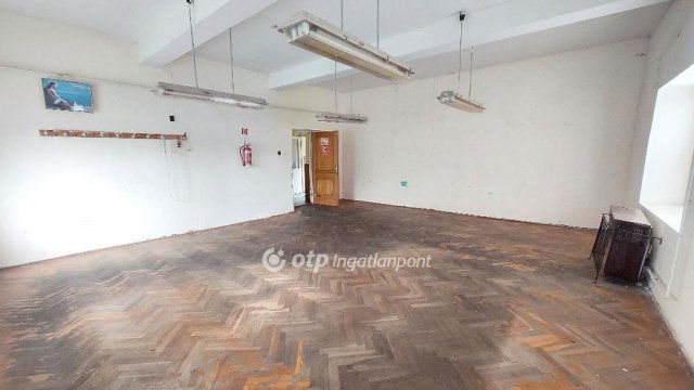 Eladó családi ház, Kisújszálláson 16 M Ft, 3 szobás