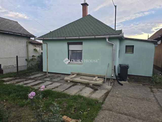 Eladó családi ház, Székesfehérvárott 55.8 M Ft, 2 szobás