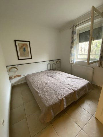 Eladó családi ház, Kőröstetétlenen 64.9 M Ft, 7 szobás