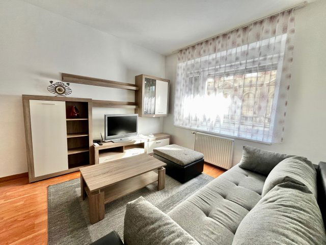 Eladó téglalakás, Budapesten, VI. kerületben 75.9 M Ft, 2 szobás