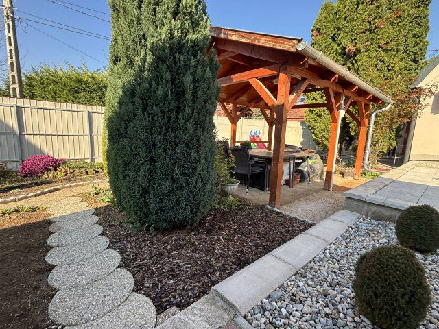 Eladó családi ház, Tatán 102 M Ft, 2+3 szobás