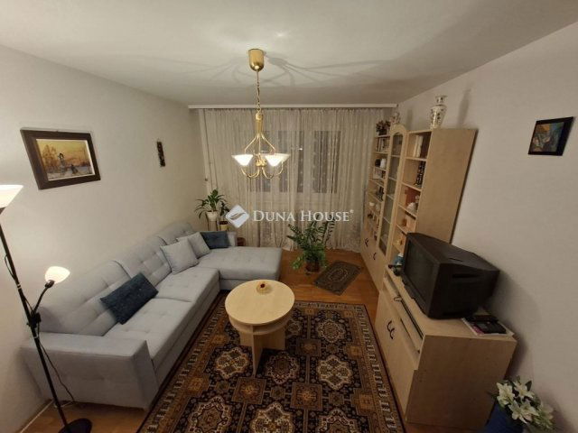 Eladó panellakás, Szegeden 64.9 M Ft, 2+2 szobás