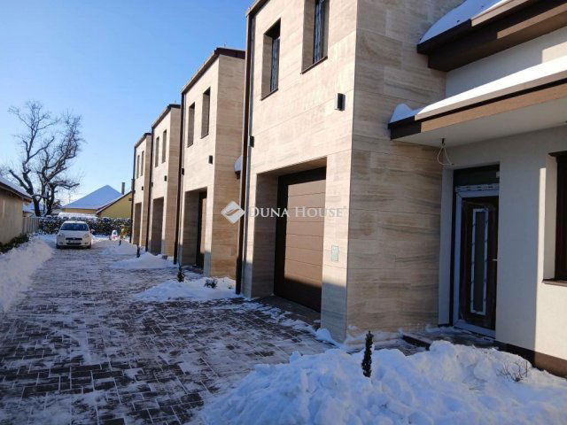 Eladó sorház, Balmazújvárosban 91.5 M Ft, 3 szobás