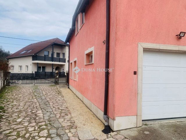 Eladó családi ház, Bajóton 120 M Ft, 5 szobás