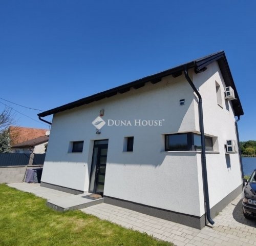 Eladó nyaraló, Szigetbecsén 190 M Ft, 4 szobás