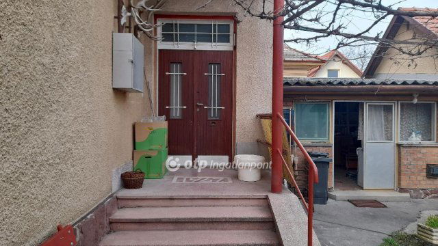 Eladó családi ház, Szegeden 72 M Ft, 3 szobás