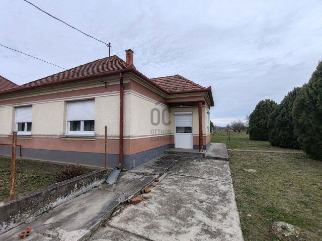 Eladó családi ház, Győrött 70 M Ft, 3 szobás