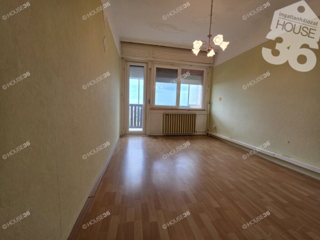 Eladó téglalakás, Szekszárdon 65.9 M Ft, 4 szobás
