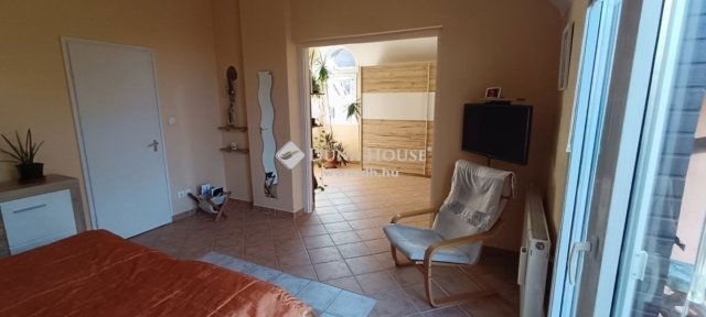 Eladó családi ház, Szentendrén 339 M Ft, 10 szobás