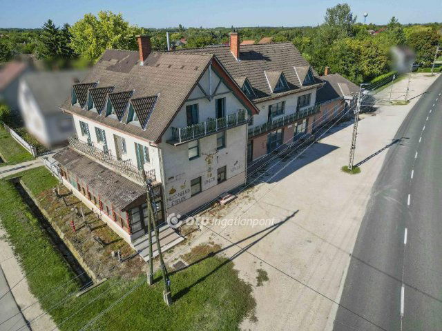 Eladó családi ház, Abában 280 M Ft, 24 szobás