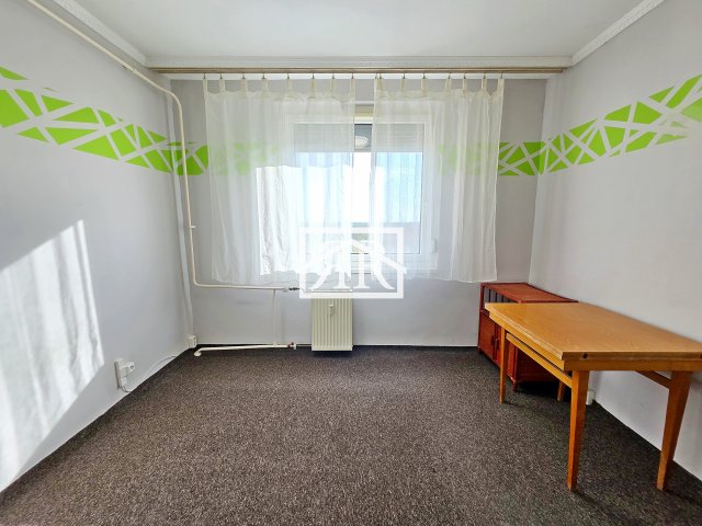 Kiadó panellakás, albérlet, Szegeden, Kereszttöltés utcában
