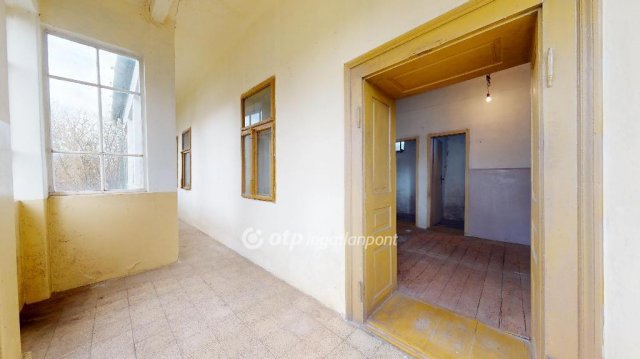 Eladó családi ház, Gesztelyben 9.9 M Ft, 2 szobás