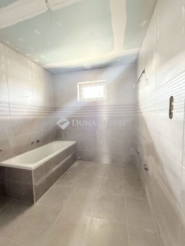 Eladó ikerház, Szigetcsépen 91.9 M Ft, 5 szobás